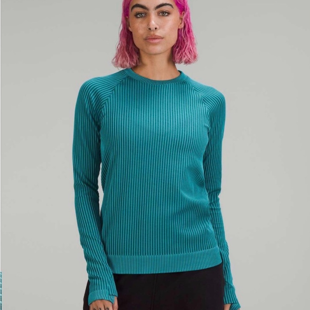 NWT Lululemon Rest Less Pullover
Colour Rib Green Jasper / Oceanic Size 4